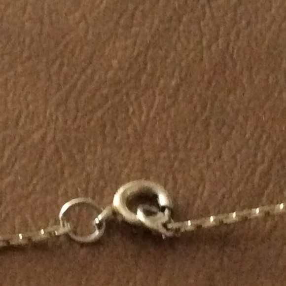 Gold tone. Necklace & Ring - Picture 3 of 5